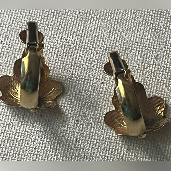 ✨ Vintage Gold Leaf Clip-On Earrings – Textured Bold Statement Retro - Picture 3 of 3